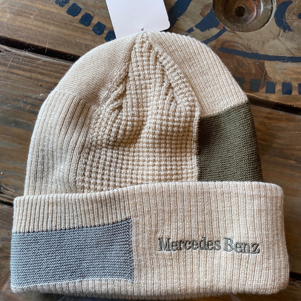 New Mercedes-Benz taupe Knit Beanie A18